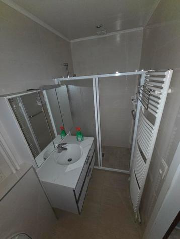 Complete badkamer beschikbaar voor biedingen