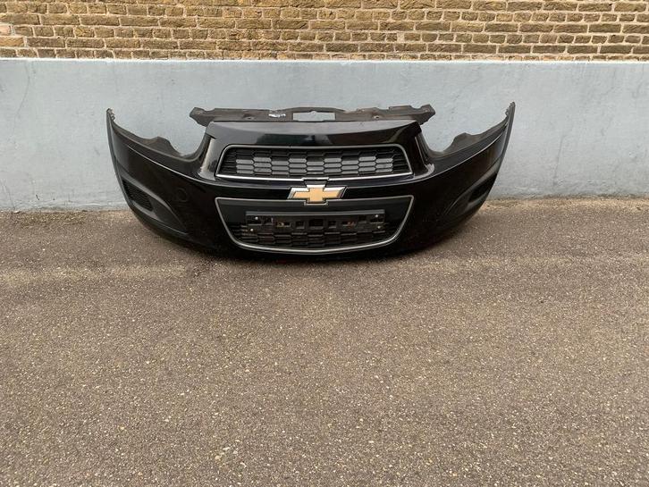 voorbumper chevrolet aveo hatchback 2011 tot 2015 zwart, Auto-onderdelen, Carrosserie, Bumper, Chevrolet, Voor, Gebruikt, Ophalen of Verzenden