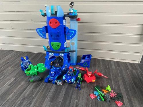 PJ Masks: la tour + super véhicules +  coffret héros, Enfants & Bébés, Jouets | Figurines, Utilisé, Enlèvement