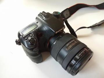 Sony A77 avec poignée verticale et accessoires — ATTENTION !, Enlèvement, Utilisé, Sony