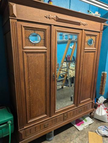 Grand meuble à donner beschikbaar voor biedingen