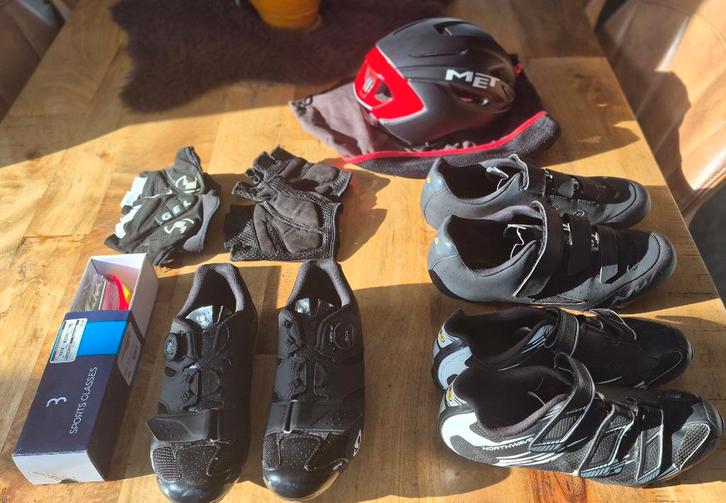 Complete wieleruitrusting – Helm, schoenen, bril & kleding, Fietsen en Brommers, Fietsen | Racefietsen, Zo goed als nieuw, Ophalen of Verzenden
