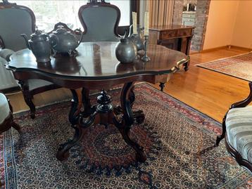Prachtige biedermeier salontafel beschikbaar voor biedingen