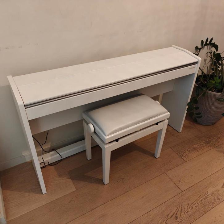 Piano ROLAND F-140R, Muziek en Instrumenten, Piano's, Zo goed als nieuw, Piano, Wit, Digitaal, Ophalen