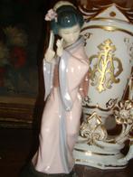 Porseleinen beeldje Lladro(Geisha)., Antiek en Kunst, Ophalen