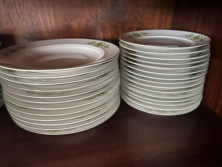 Porseleinen servies - groen decor, Antiek en Kunst, Antiek | Servies compleet, Ophalen