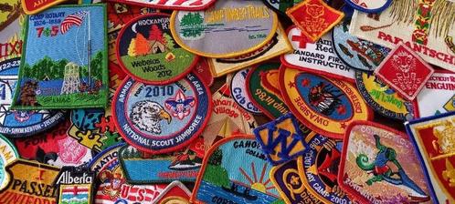 Scouts = Boy Scouts of America (8) + drapeau des États-Unis, Collections, Collections Autre, Comme neuf, Enlèvement ou Envoi