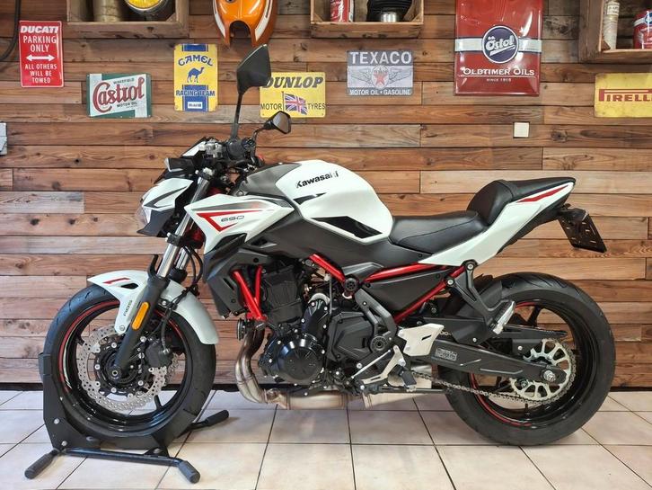 Prachtige Kawasaki Z650! *Keuring & Onderhoud*, Motoren, Motoren | Kawasaki, Bedrijf, Naked bike, meer dan 35 kW, 2 cilinders