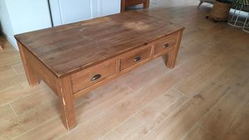 Houten salontafel met 3 schuiven beschikbaar voor biedingen