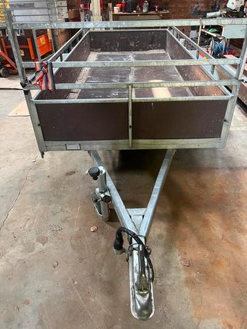 Te huur grote aanhangwagen, rijbewijs B beschikbaar voor biedingen