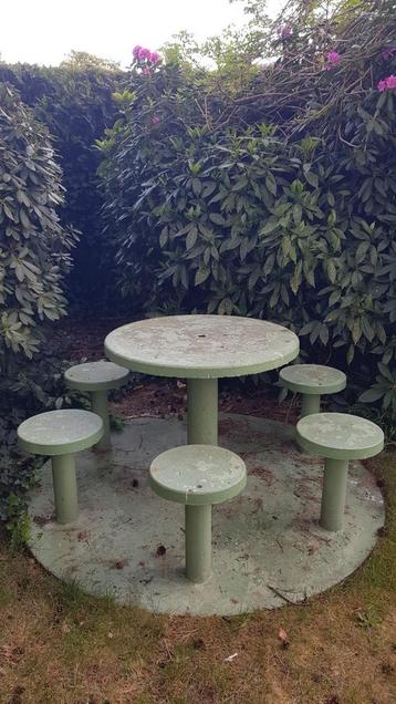 Gratis betonnen picknicktafel, Tuin en Terras, Tuinsets en Loungesets, Ophalen, Gebruikt