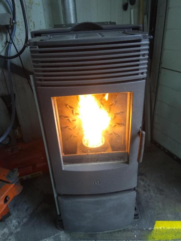 pelletkachel edilkamin seven 8 Kw ( voor werkplaats of ), Huis en Inrichting, Kachels, Gebruikt, Vrijstaand, Pelletkachel, Hout