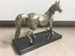 Paard op sokkel, Ophalen
