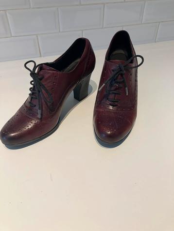 Bordeaux veterschoenen met hak maat 40 beschikbaar voor biedingen