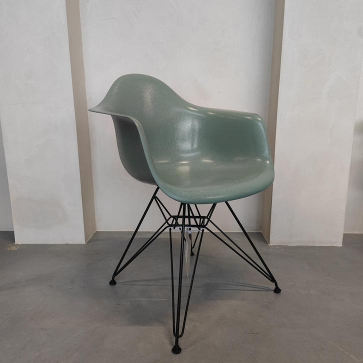 Vitra Eames DAR - Sea Foam Green stoel, Antiek en Kunst, Antiek | Meubels | Stoelen en Sofa's, Ophalen of Verzenden