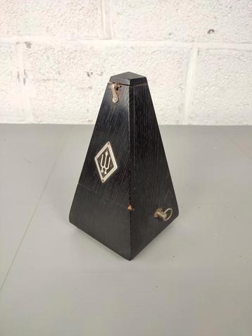 Antieke houten Wittner metronoom beschikbaar voor biedingen