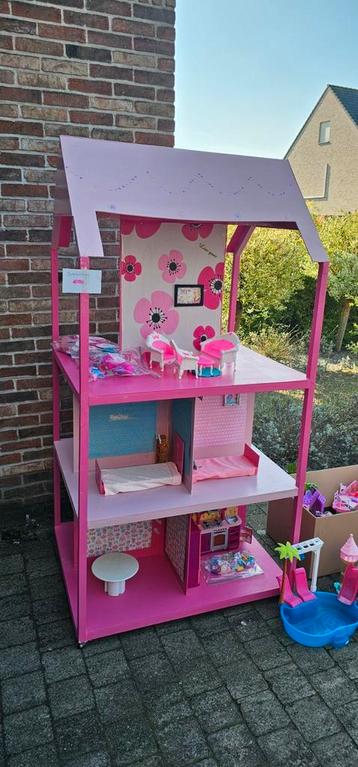 Selfmade barbiehuis met inboedel 