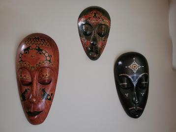 Houten maskers Indonesie beschikbaar voor biedingen