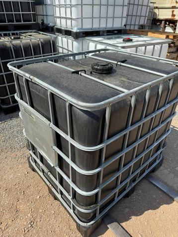 Zwarte 1000l waterton beschikbaar voor biedingen