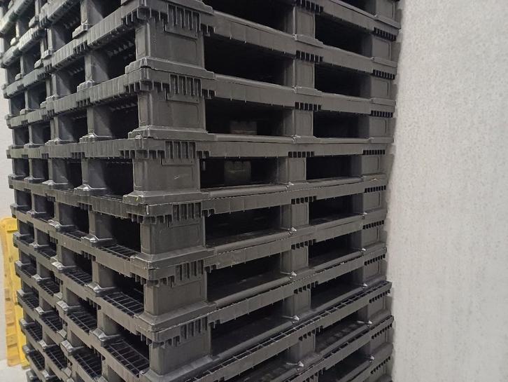 Palette plastique d'occasion comme neuve 80x120cm, Tuin en Terras, Regentonnen, Zo goed als nieuw, Kunststof, 150 liter of meer