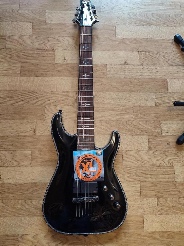 Schecter Hellraiser C-7 – état proche du neuf – avec flycase, Musique & Instruments, Instruments à corde | Guitares | Électriques