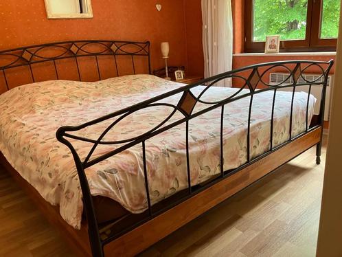 meubelen / bed, Huis en Inrichting, Slaapkamer | Bedden, Gebruikt, Tweepersoons, 180 cm, 200 cm, Hout, Ophalen of Verzenden