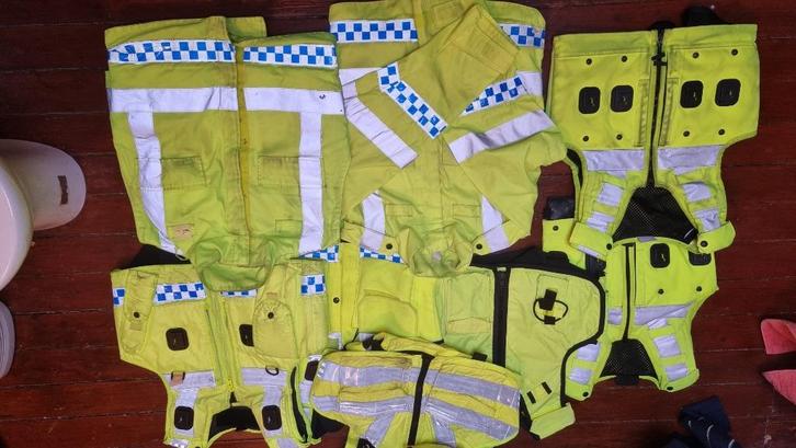 Lot 8 ENGLISH BULLETPROOF VEST COVERS M--> XL, Verzamelen, Militaria | Algemeen, Ophalen of Verzenden