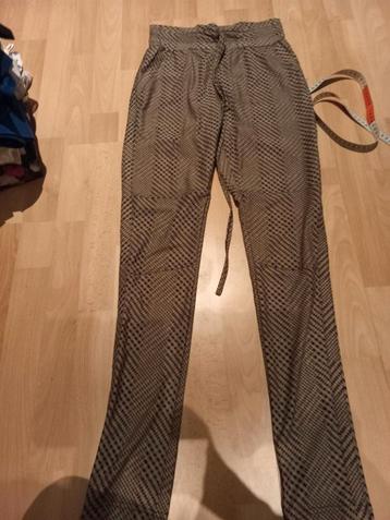 Gmaxx, maat XS/ S in perfecte staat. 1 keer gedragen. Ik dra beschikbaar voor biedingen