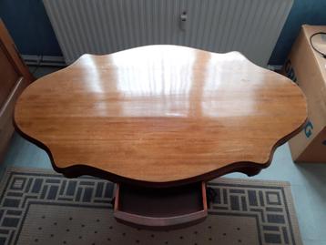 Ovale tafel Louis-Philippe beschikbaar voor biedingen