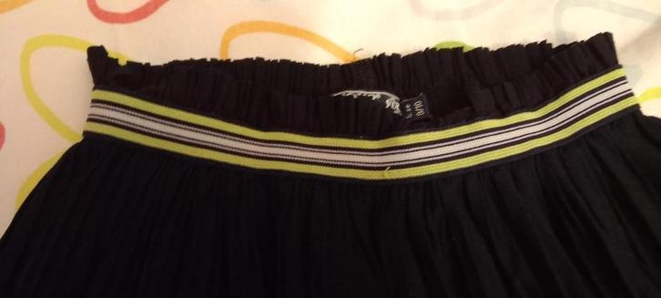 zwarte broek wijde pijpen retour maat 134 140, Kinderen en Baby's, Kinderkleding | Maat 140, Zo goed als nieuw, Meisje, Broek