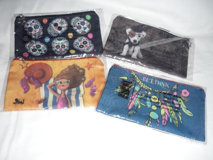 3 X 1 Lot de 4 petites pochettes de rangement, Divers, Papeterie, Neuf, Enlèvement ou Envoi