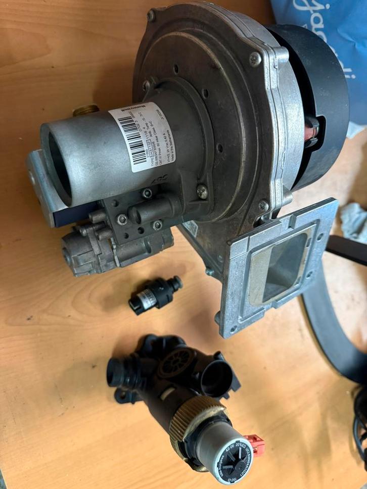 Pièces d’origine Vaillant ecoTEC Pro 256/3-3 H, Doe-het-zelf en Bouw, Verwarming en Radiatoren, Gebruikt, Ophalen of Verzenden