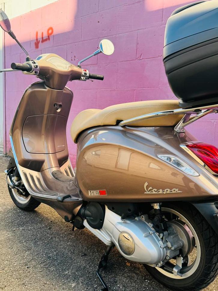 Als nieuwe Vespa Primavera 125 slechts 1800km!!, Fietsen en Brommers, Scooters | Vespa, Zo goed als nieuw, Ophalen
