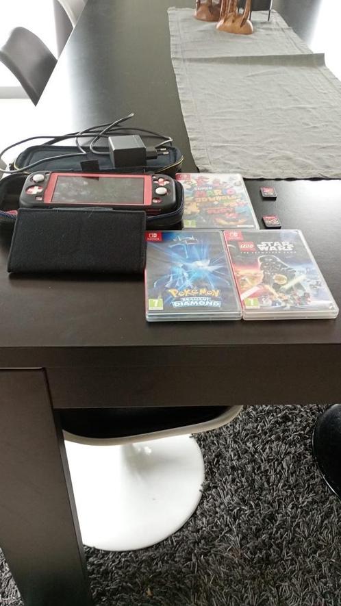 Nintendo switch lite met alle toebehoren en spelletjes, Games en Spelcomputers, Spelcomputers | Nintendo Switch Lite, Zo goed als nieuw