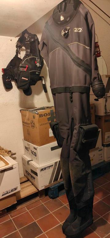 WATERPROOF D7X NYLOTECH - size ML men beschikbaar voor biedingen