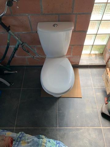 Toilet  beschikbaar voor biedingen