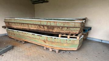 A donner. Barques des grottes de remouchamps. beschikbaar voor biedingen