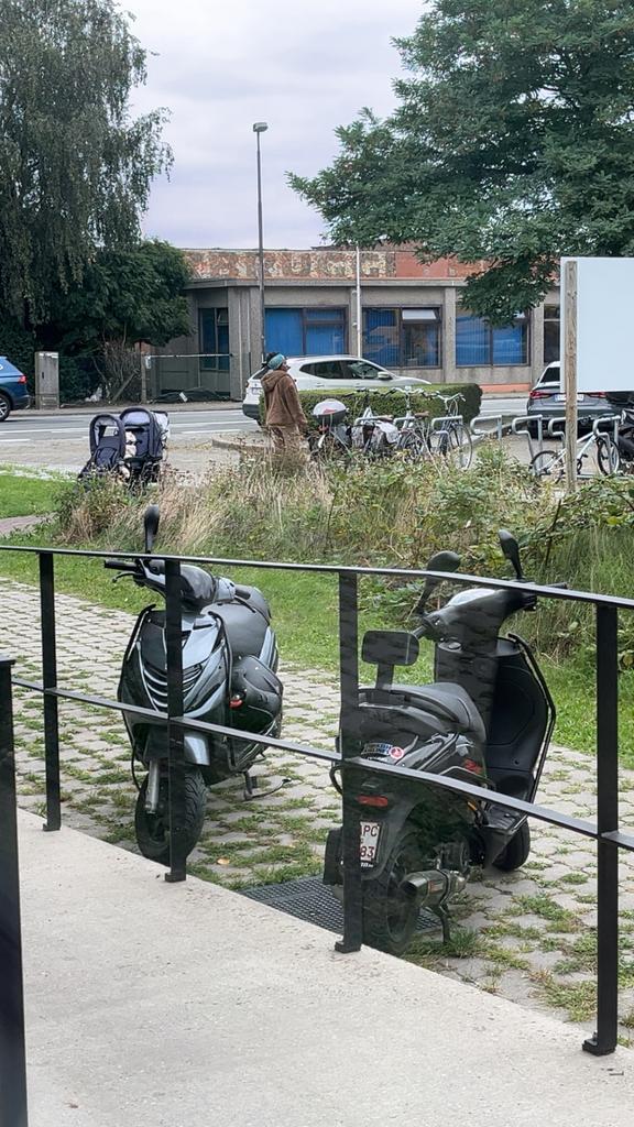 Piaggio zip iget a klasse binnen buitenkap kapot, Fietsen en Brommers, Scooters | Piaggio, Zo goed als nieuw, Zip, Klasse A (25 km/u)