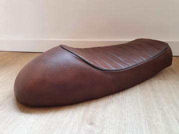 Zadel caferacer bobber scrambler zelfbouw bekleed bruin, Enlèvement ou Envoi, Neuf