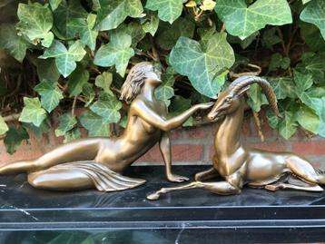 bronzen schouwbeeld vrouw amazone met antilope hert ree beschikbaar voor biedingen