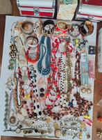 Grote lot antieke/ vintage sieraden+5 sieradendozen in1koop, Ophalen of Verzenden, Overige materialen, Ketting, Verguld