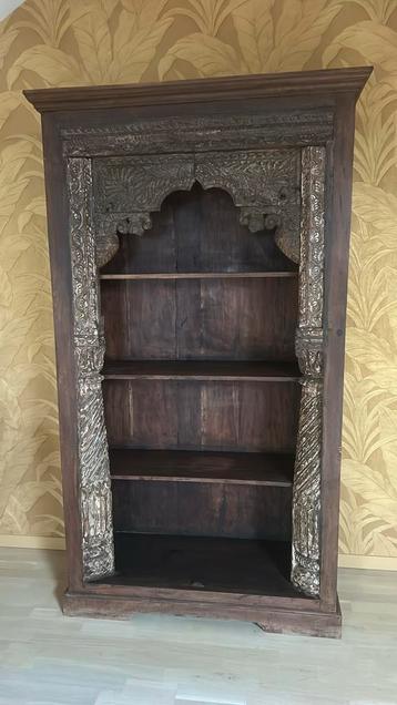 Bibliothèque indienne beschikbaar voor biedingen