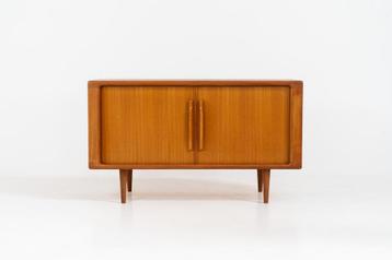 Svend Dyrlund vintage dressoir met jaloeziedeuren disponible aux enchères