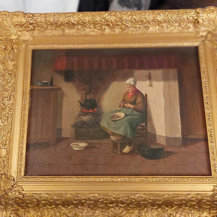 Schilderij van P.Baks - Interieur met vrouw bij de haard, Antiquités & Art, Art | Peinture | Classique, Enlèvement