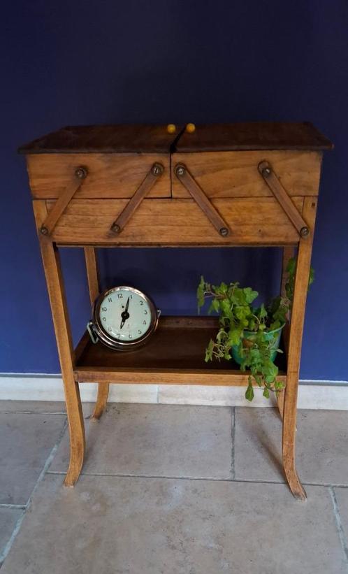 Vintage naaitafel - naaidoos, Antiek en Kunst, Curiosa en Brocante, Ophalen of Verzenden