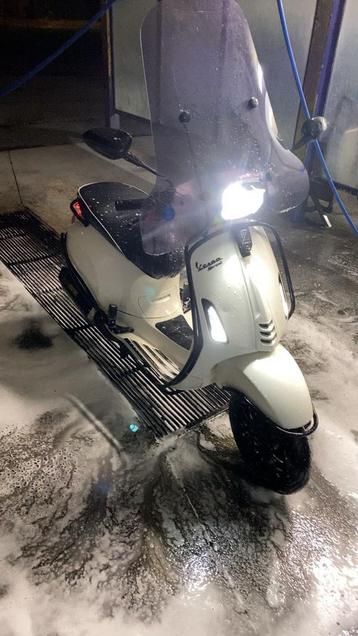 Vespa sprint a klasse beschikbaar voor biedingen