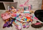 Barbiecamper + Barbiepoppen + auto en accessoires, Ophalen, Gebruikt, Barbie