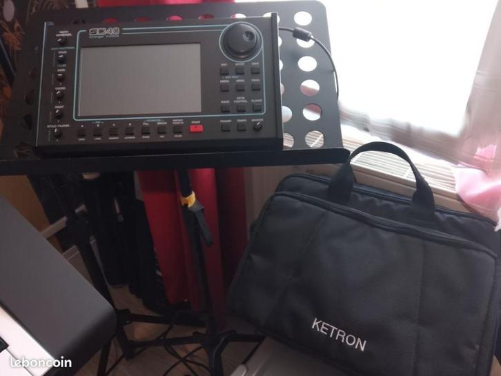 Ketron SD40 Plus Ketron SD40 vlekkeloze tas, Muziek en Instrumenten, Keyboards, Gebruikt, Overige aantallen, Midi-aansluiting