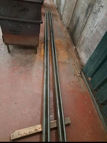 2 ijzeren rails voor schuifdeur, Enlèvement ou Envoi, Comme neuf