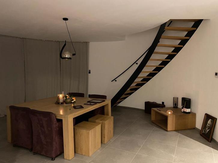 Table à manger entièrement en chêne, Maison & Meubles, Tables | Tables à manger, Comme neuf, Cinq personnes ou plus, Carré, Chêne